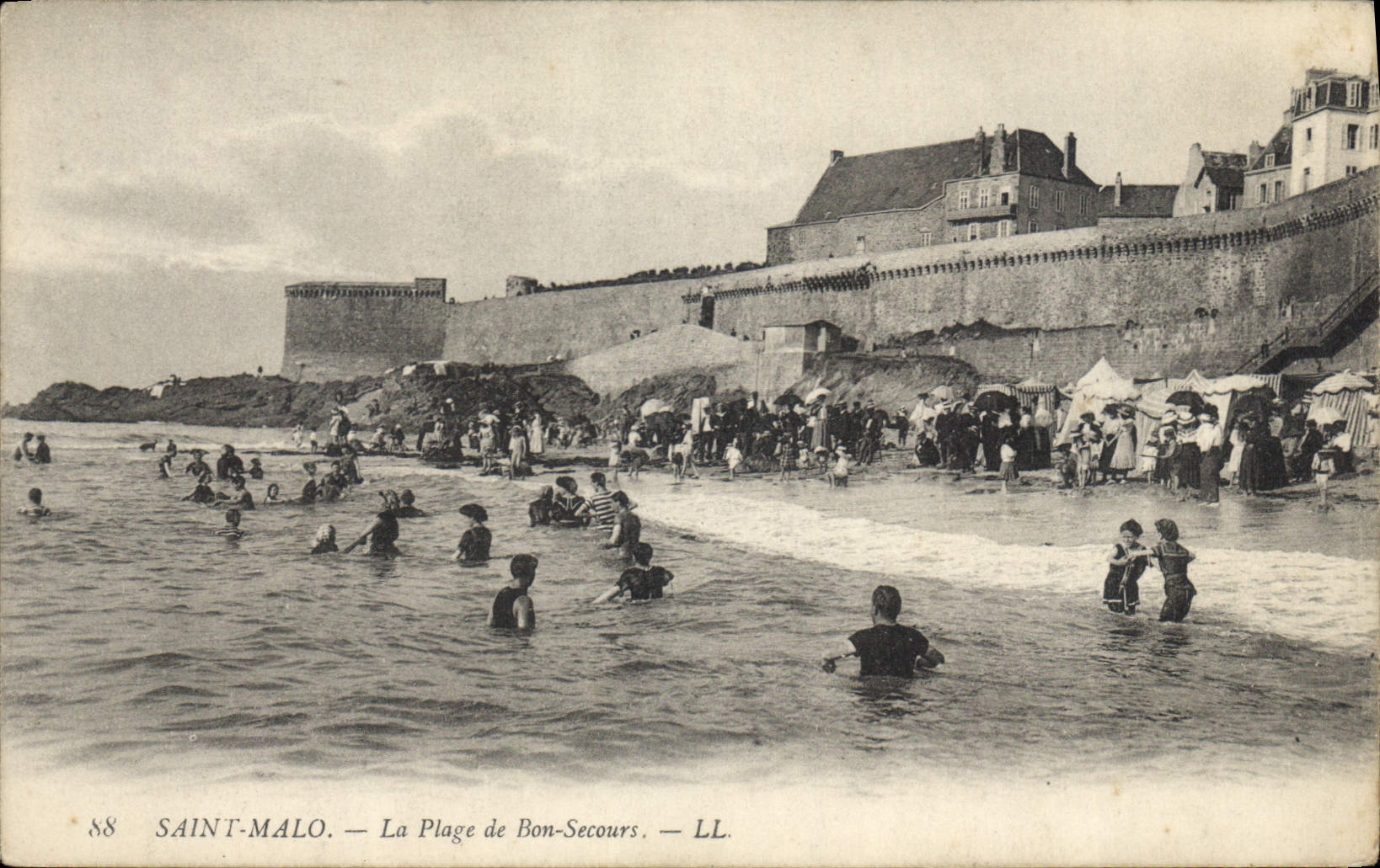 Saint-Malo — View of Bon-Secours Beach — LL. n°88