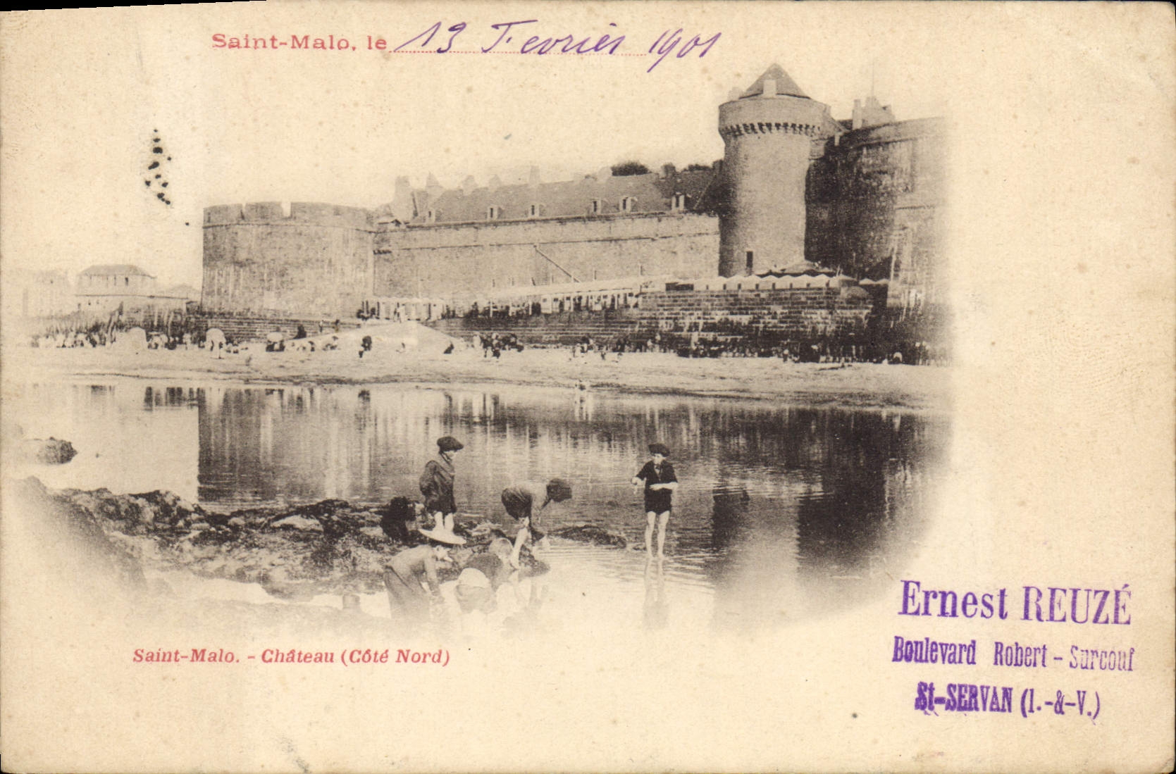 Saint-Malo - Schloss (Nordseite) — Ansicht des Schlosses mit Kindern im Wasser — Ernest REUZÉ, Boulevard Robert-Surcouf