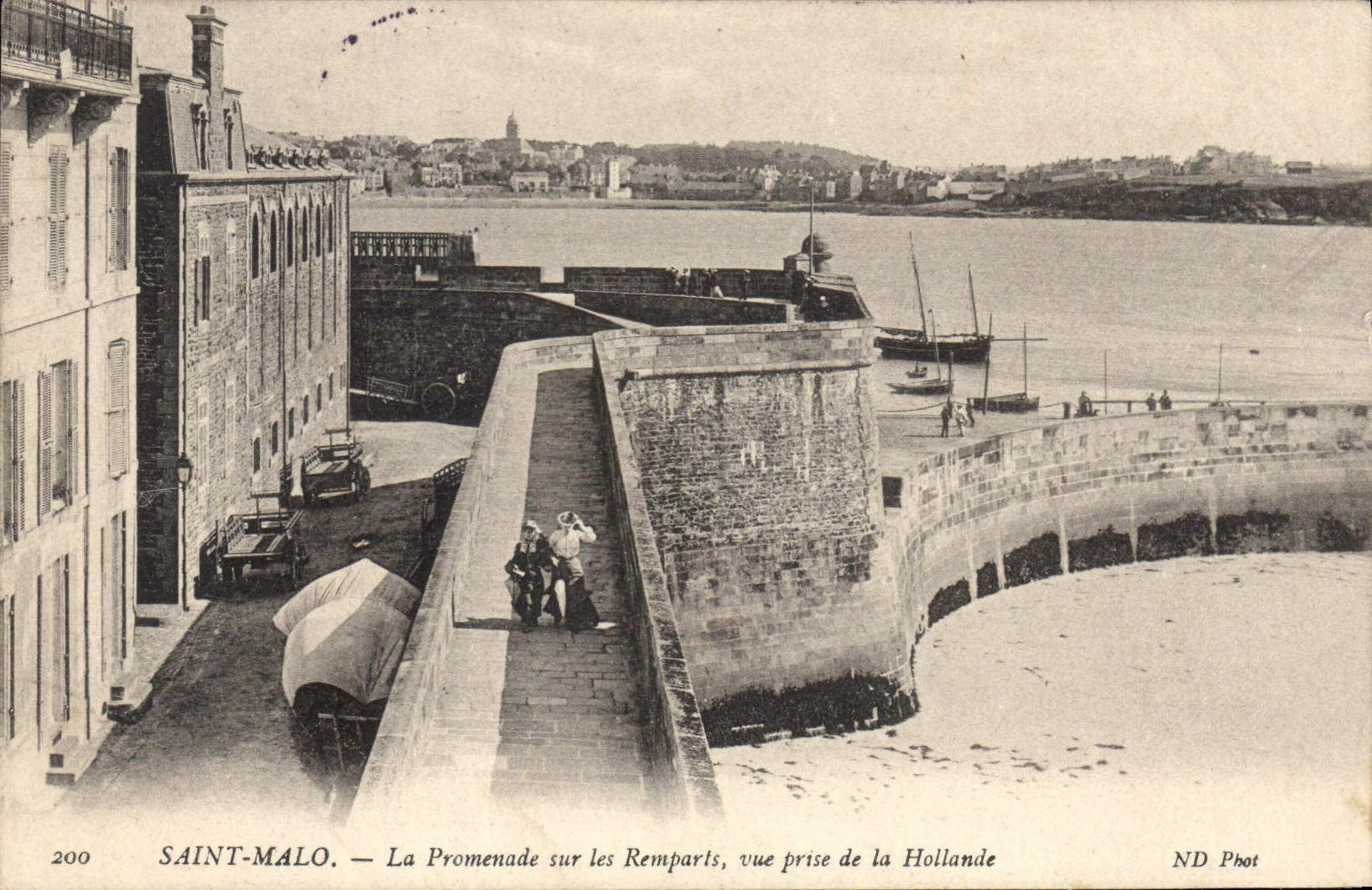 SAINT-MALO — La Promenade sur les Remparts, vue prise de la Hollande — ND Phot, n°200