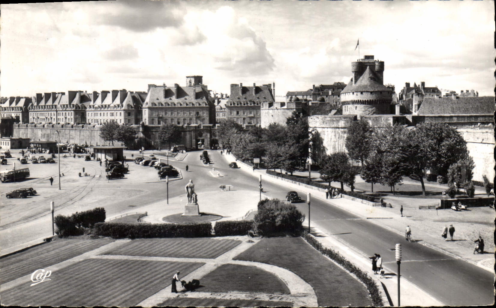 Saint-Malo - Cité Corsaire — Le Château et les nouvelles Constructions — C.A.P. Paris