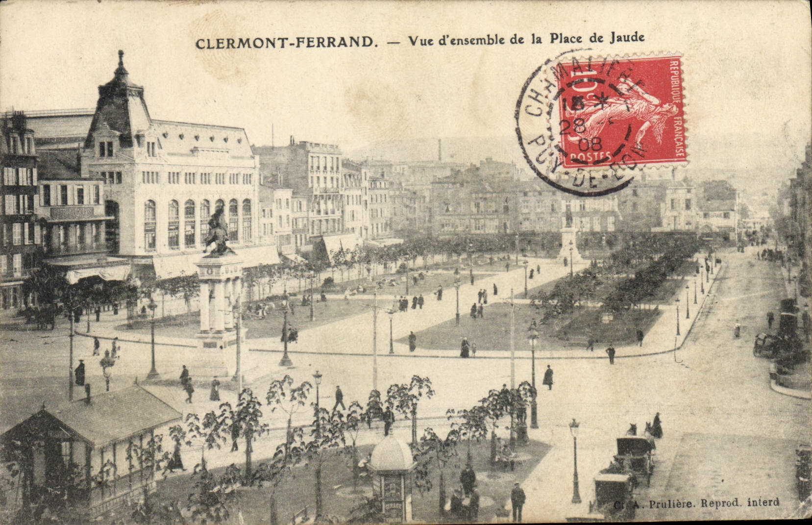 CPA Clermont Ferrand vue d'ensemble de la place de Jaude 