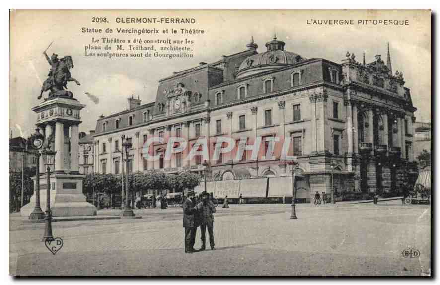 CPA L'Auvergne Pittoresque Clermont Ferrand statue de Vercingetorix et le Theatre le Theatre a ete c