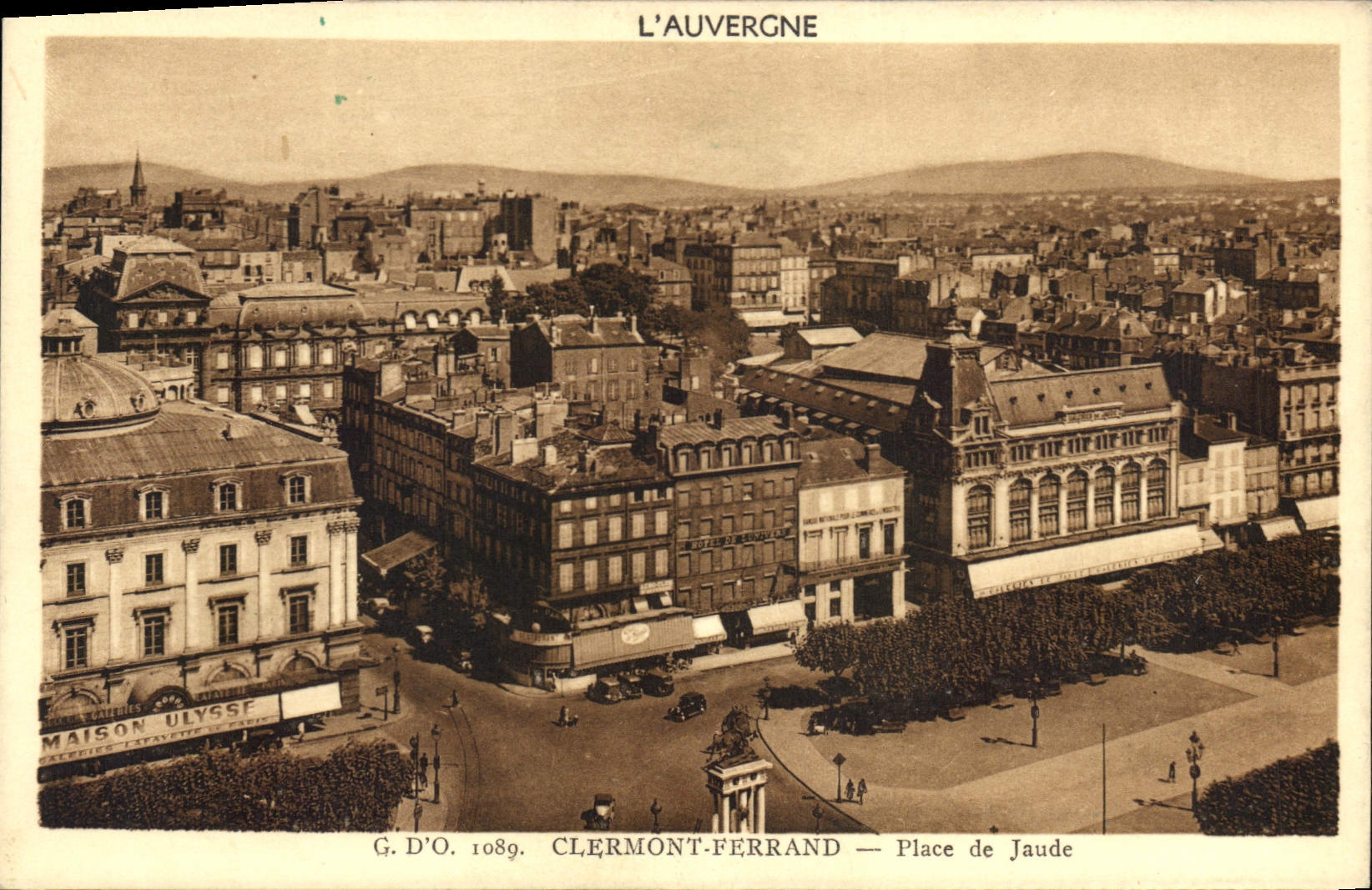 CPA L'Auvergne Clermont Ferrand place de Jaude 