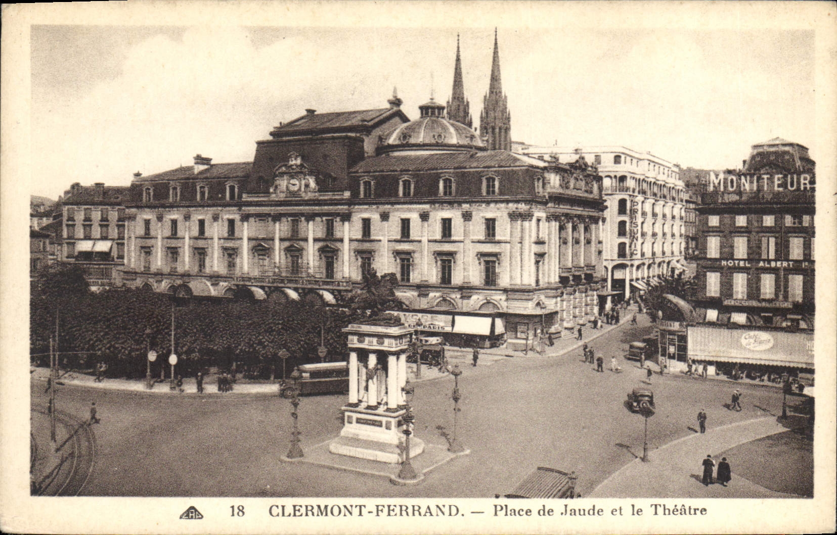 CPA Clermont Ferrand place de Jaude et le Theatre 