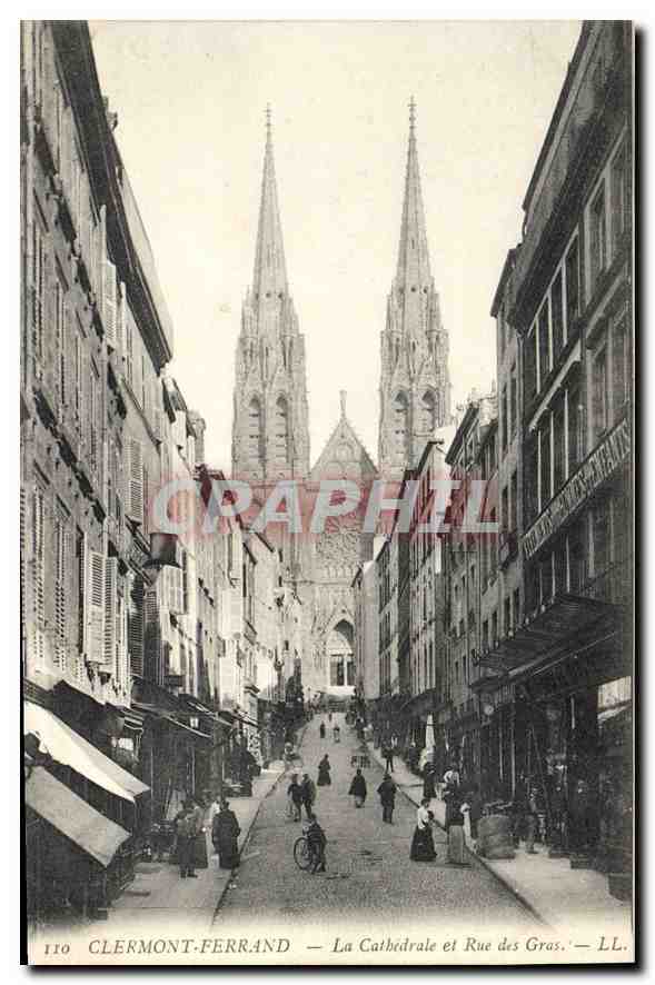 CPA Clermont Ferrand la cathedrale et rue des Gras 