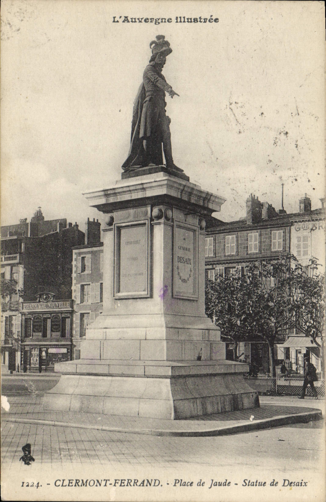 CPA L'Auvergne Illustree Clermont Ferrand place de Jaude statue de Desaix 