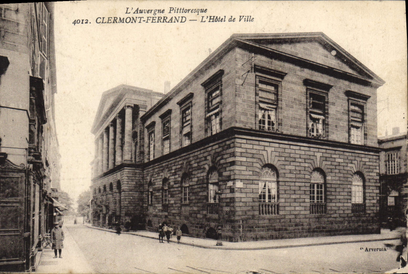 Clermont-Ferrand — L'Hôtel de Ville — L'Auvergne Pitttoresque