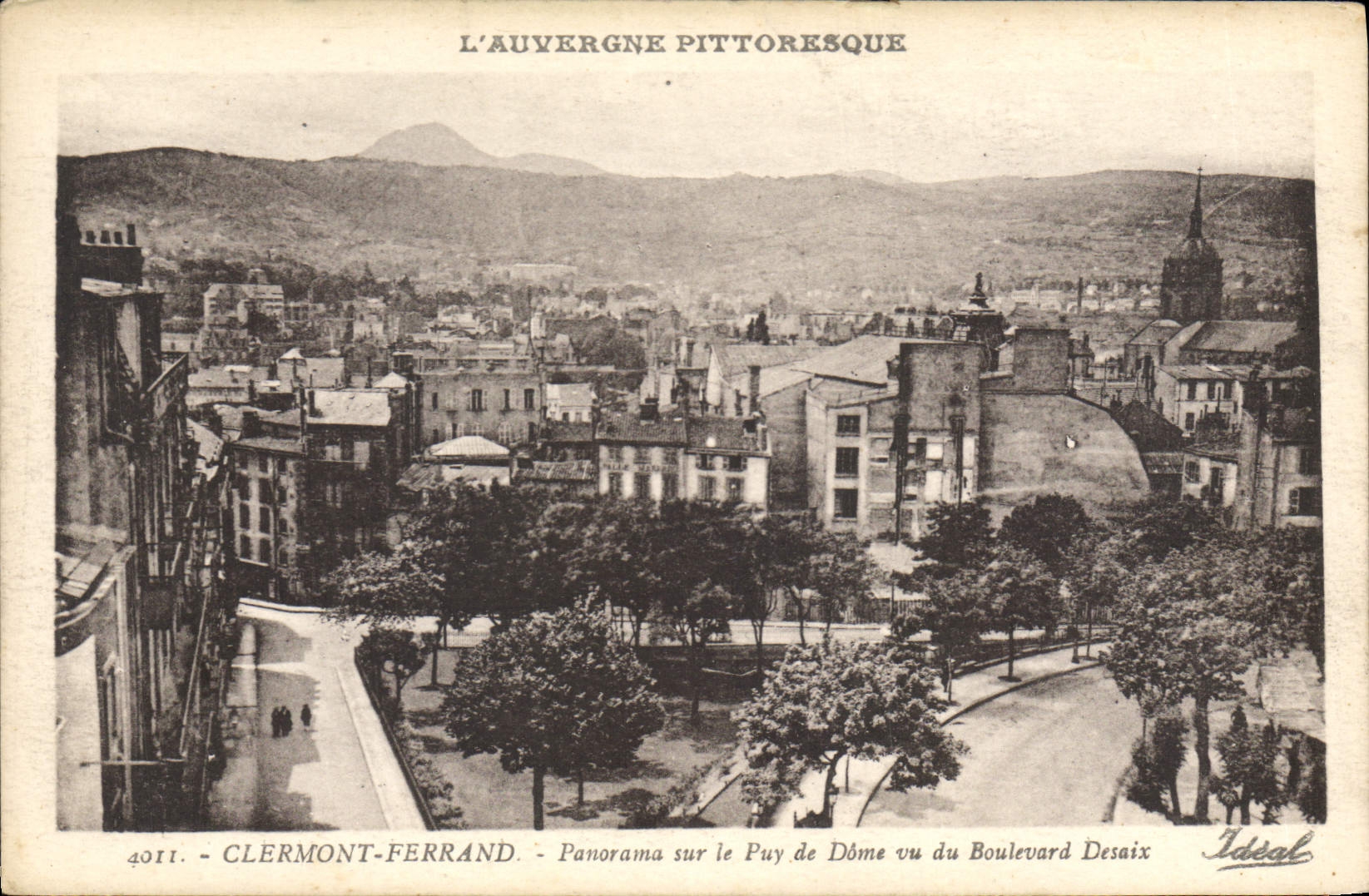 CPA L'Auvergne Pittoresque Clermont Ferrand panorama sur le Puy de Dome vu du Boulevard Desaix 