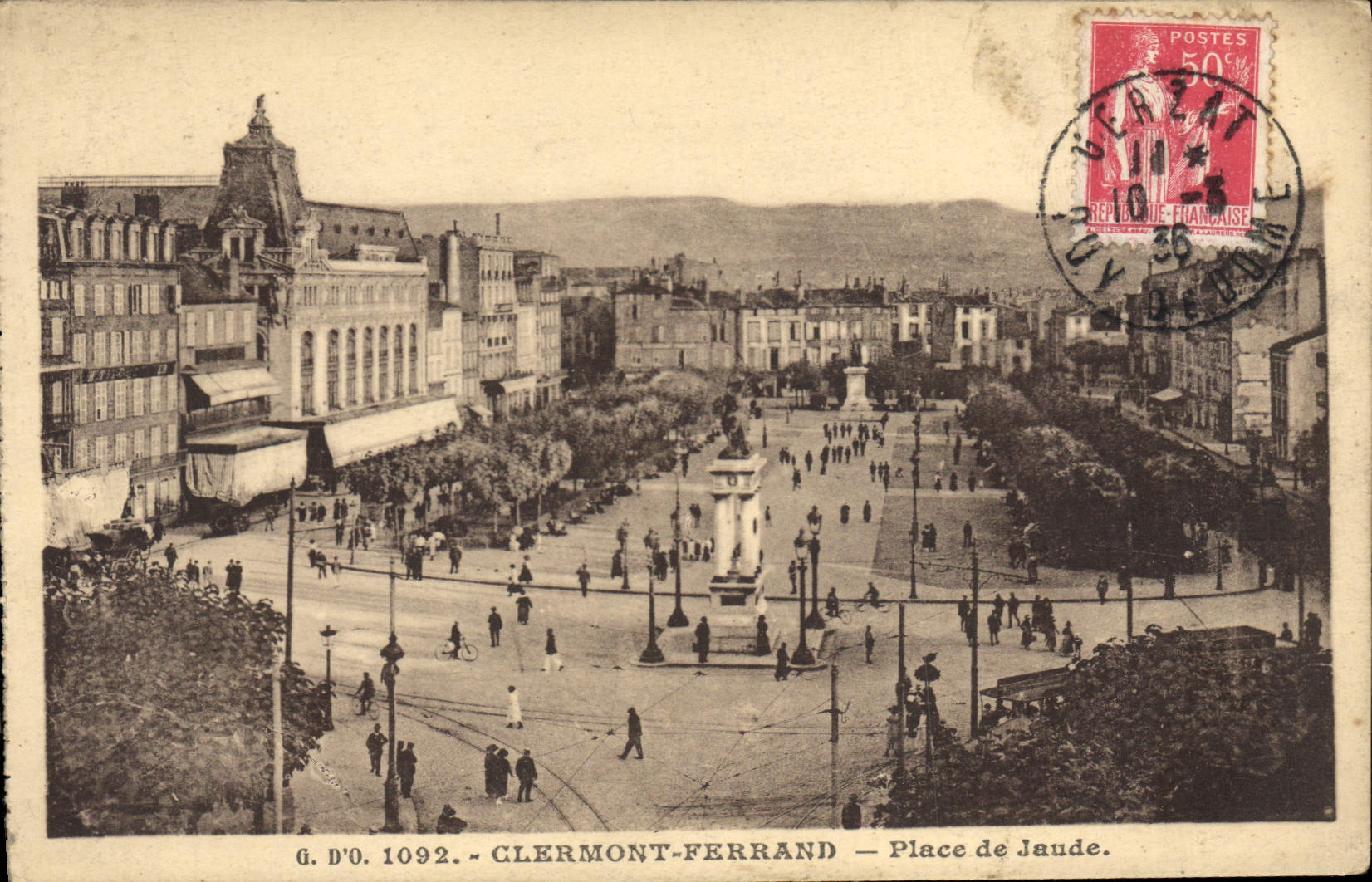 CPA Clermont Ferrand place de Jaude 