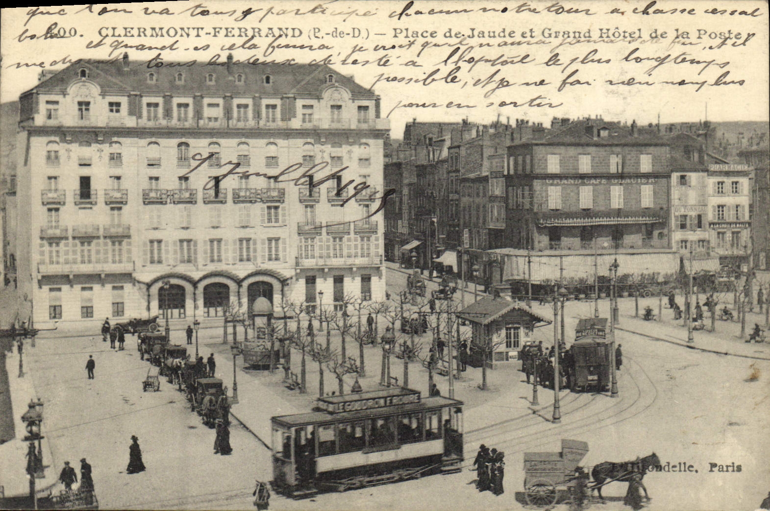 CPA Clermont Ferrand P de D place de Jaude et grand hotel de la poste Tramway