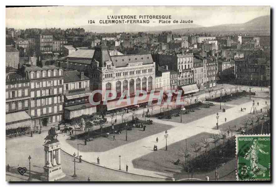 CPA L'Auvergne Pittoresque Clermont Ferrand place de Jaude 