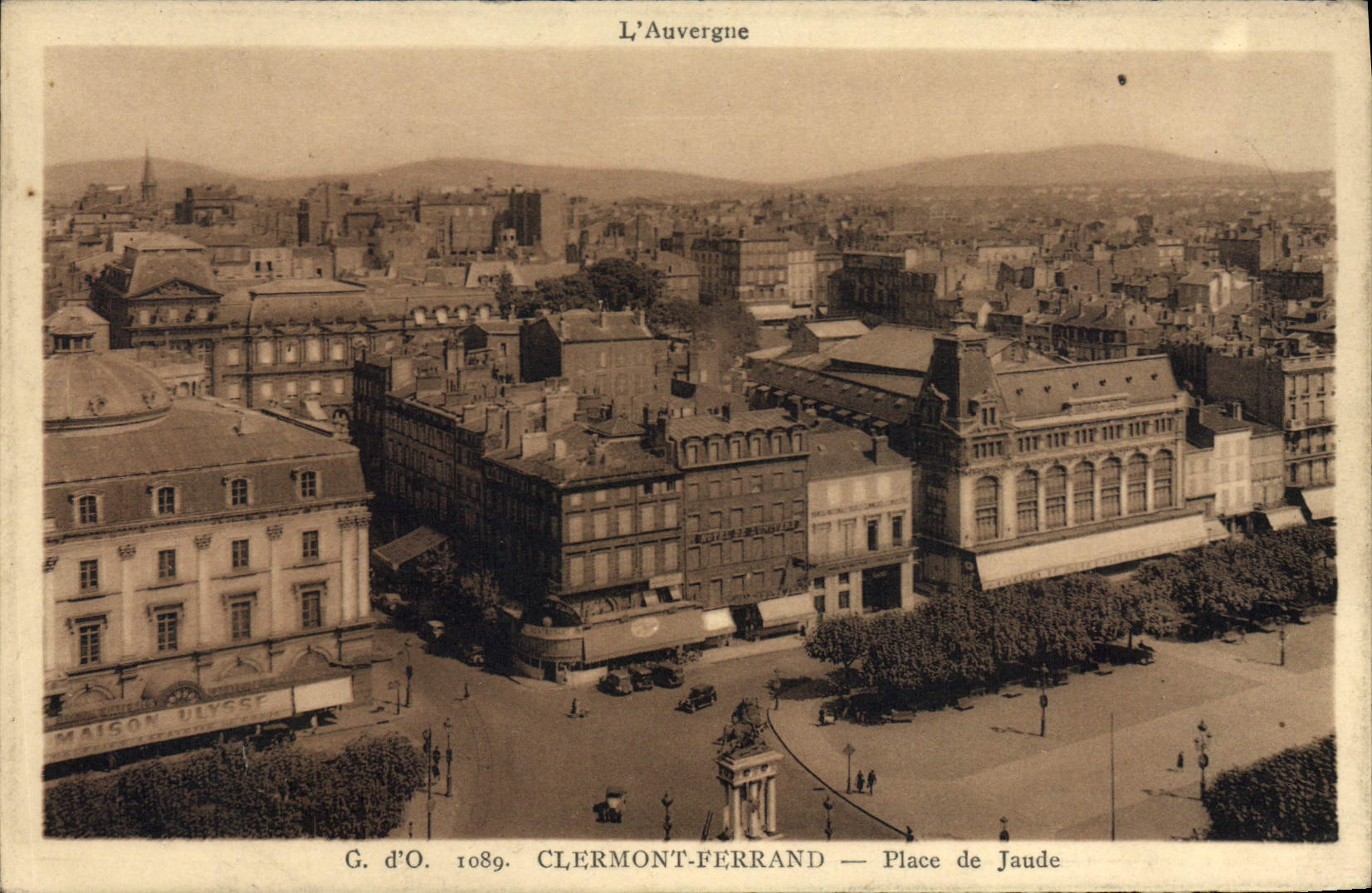 CPA L'Auvergne Clermont Ferrand place de Jaude 