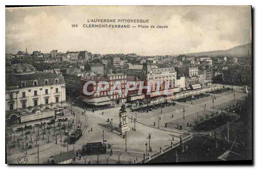 CPA L'Auvergne Pittoresque Clermont Ferrand place de Jaude 