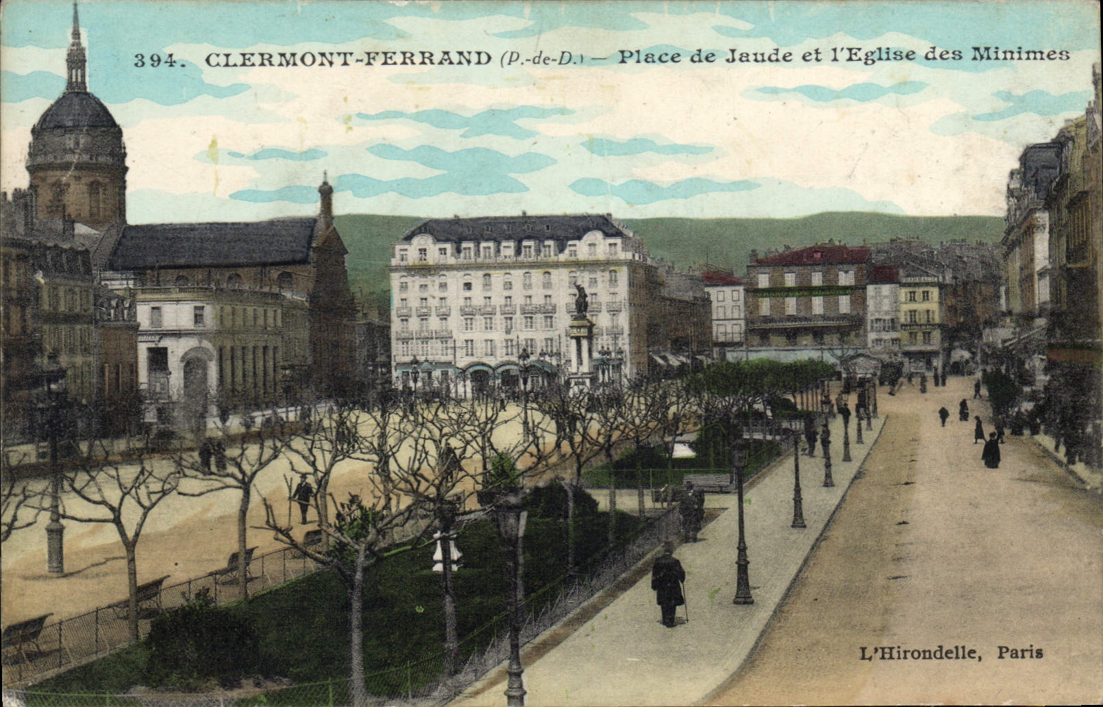 CPA Clermont Ferrand P de D place de Jaude et l'eglise des Minimes 