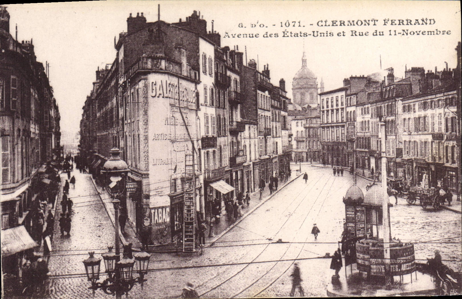 CPA Clermont Ferrand Avenue des Etats Unis et rue du 11 novembre 