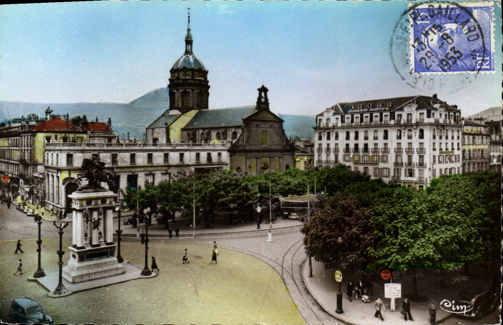 CPA Clermont Ferrand P de D place de Jaude Statue de Vercingetorix 