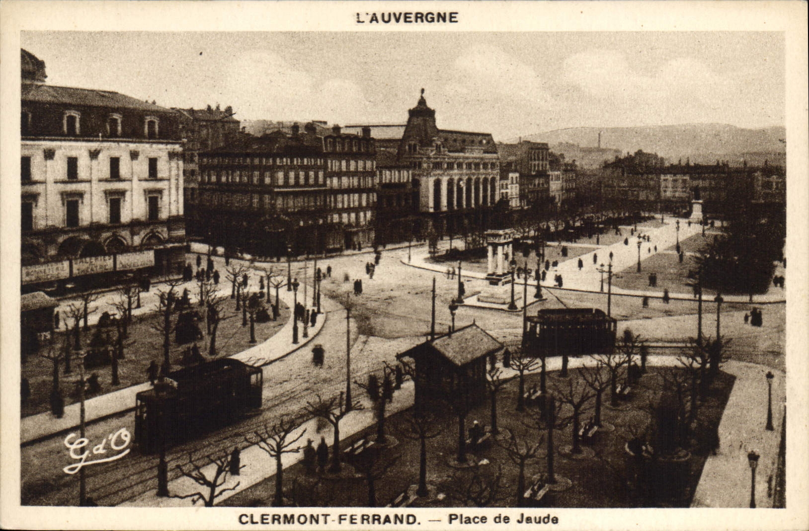 CPA L'Auvergne Clermont Ferrand place de Jaude 