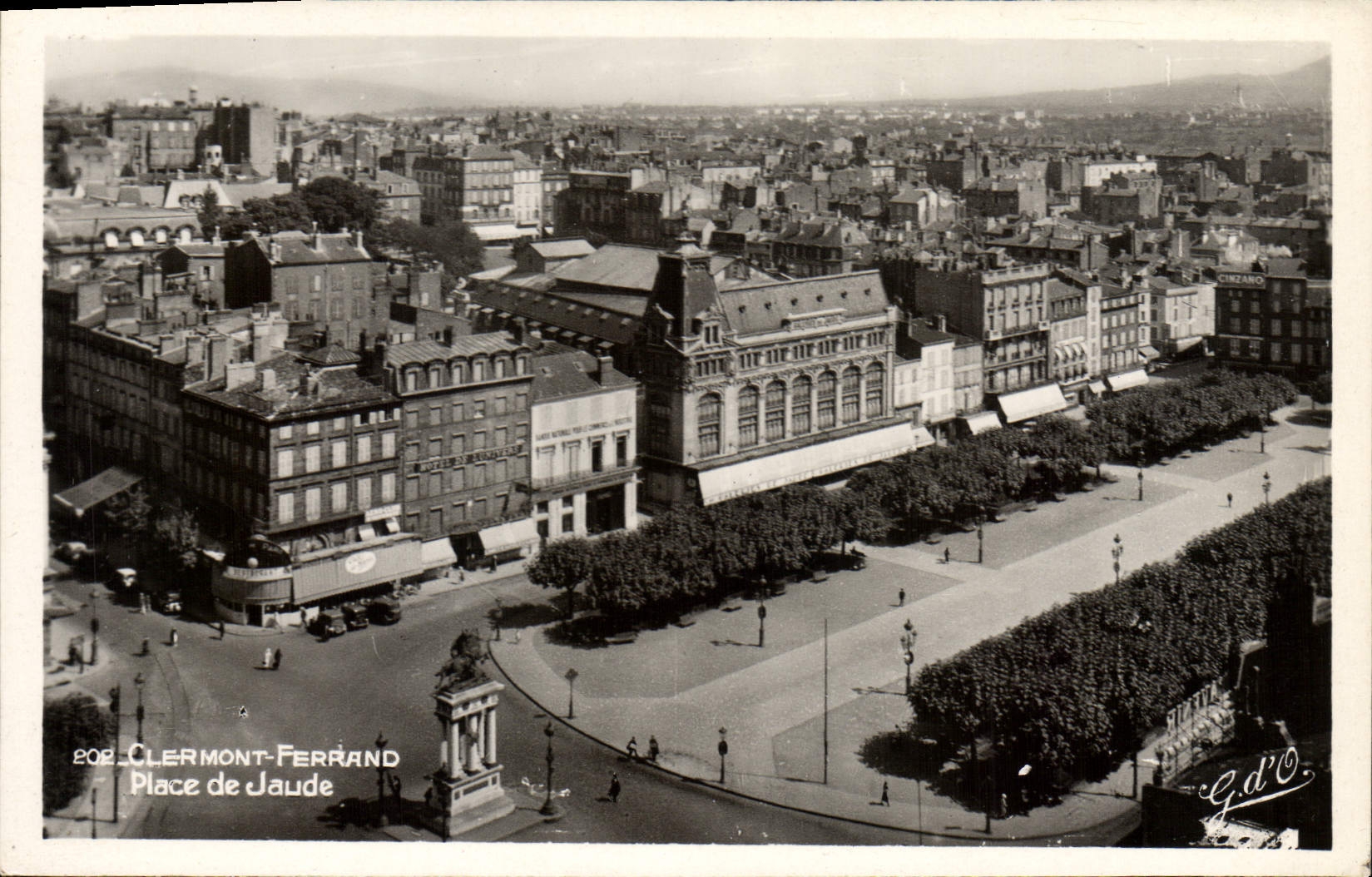 CPA Clermont Ferrand place de Jaude 