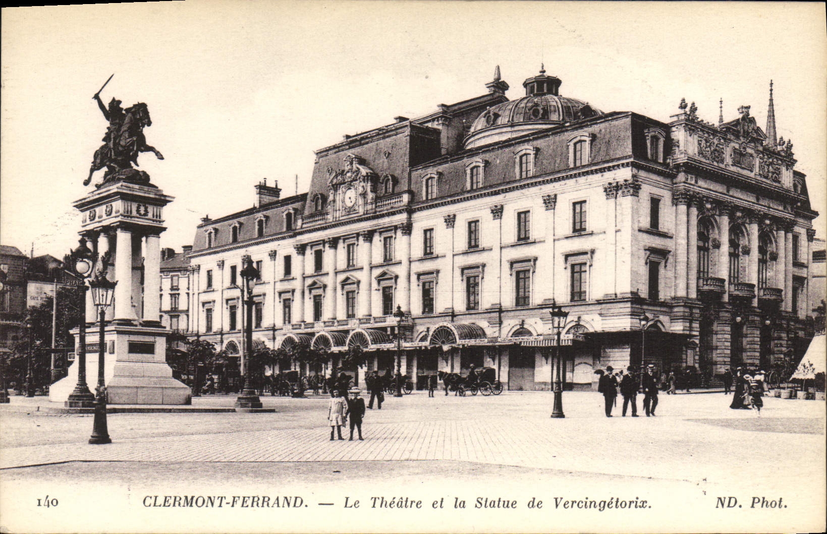 CPA Clermont Ferrand le Theatre et la statue de Vercingetorix 