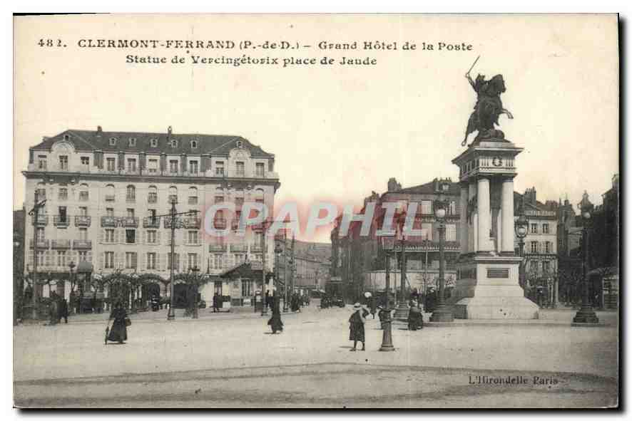 Clermont-Ferrand (P.-de-D.) — Grand Hotel de la Poste and Statue of Vercingetorix on Place de Jaude — L'Ilirondelle Paris