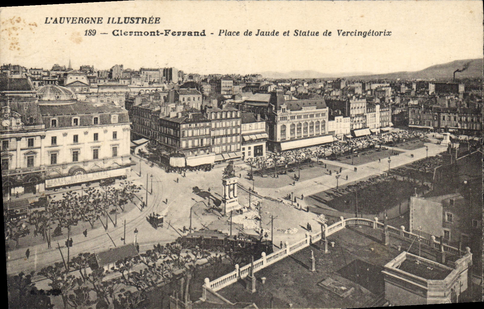 CPA L'Auregne Illustree Clermont Ferrand Place de Jaude et Statue de Vercingetorix 