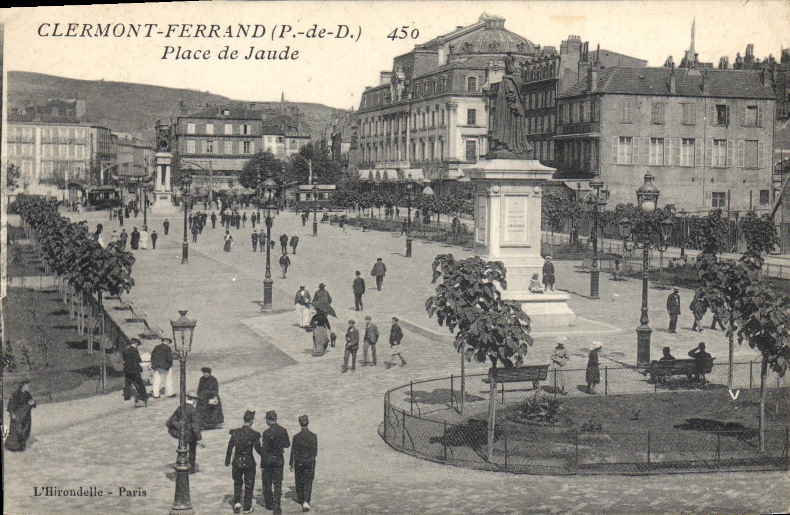CPA Clermont Ferrand P de D Place de Jaude 