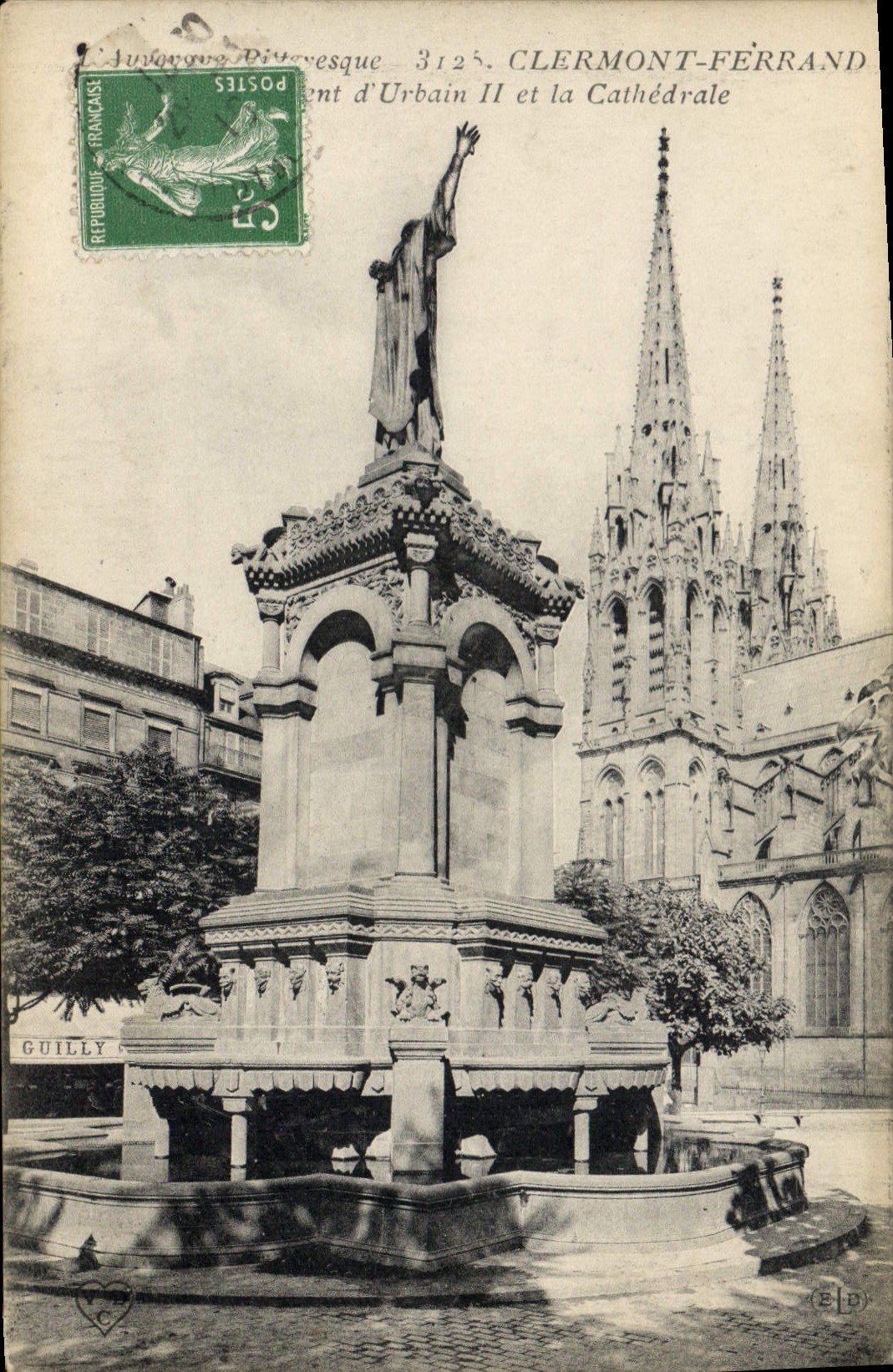 CPA Clermont Ferrand Monument d'Urbain II et La Cathedrale 