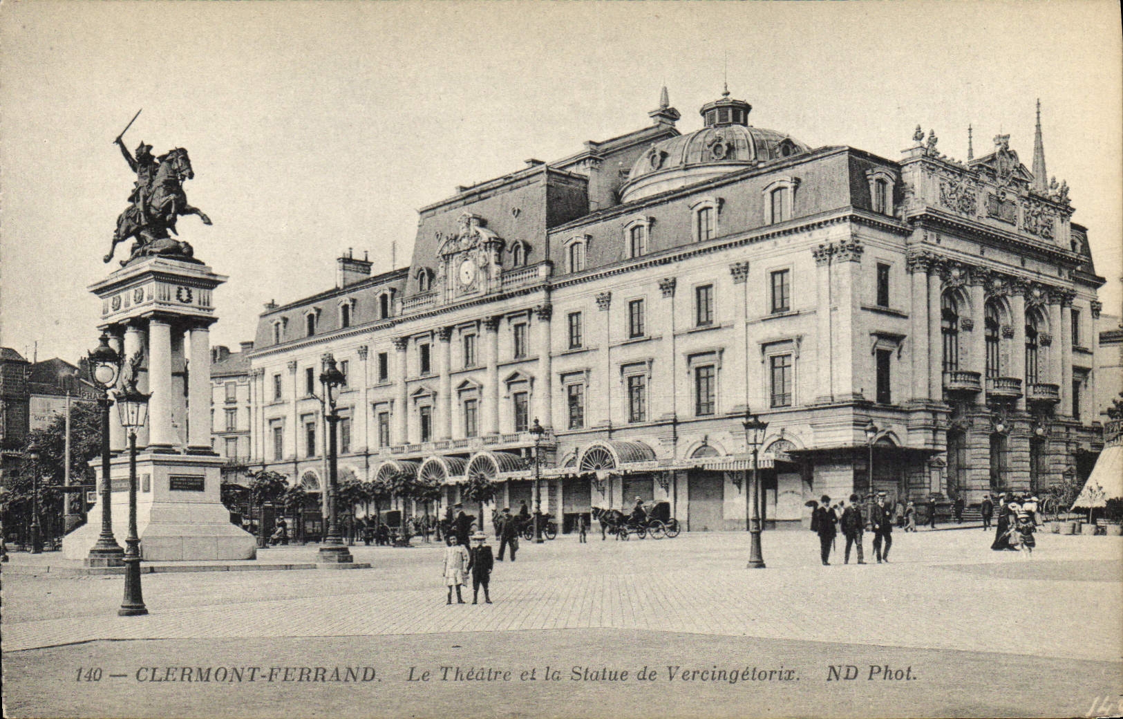 Clermont-Ferrand — Le Théâtre et la Statue de Vercingétorix — ND Phot. n°140