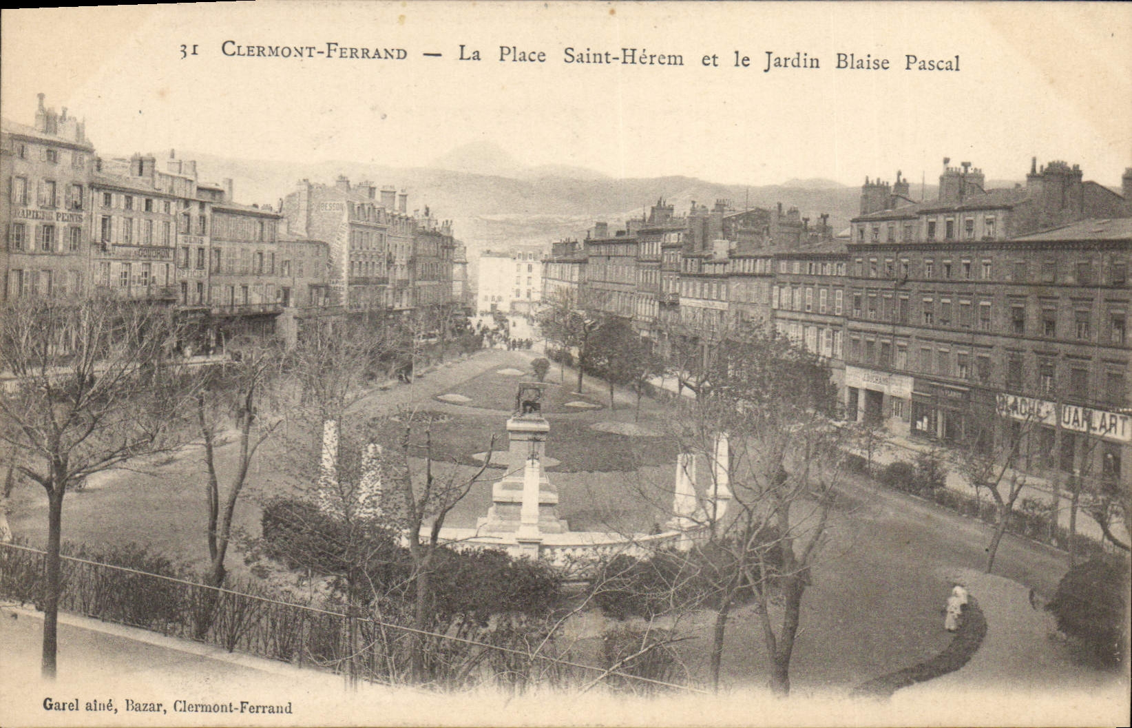 CPA Clermont Ferrand La Place St Herem et le Jardin Blaise Pascal 