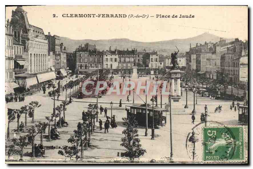 CPA Clermont Ferrand P de D Place de Jaude 