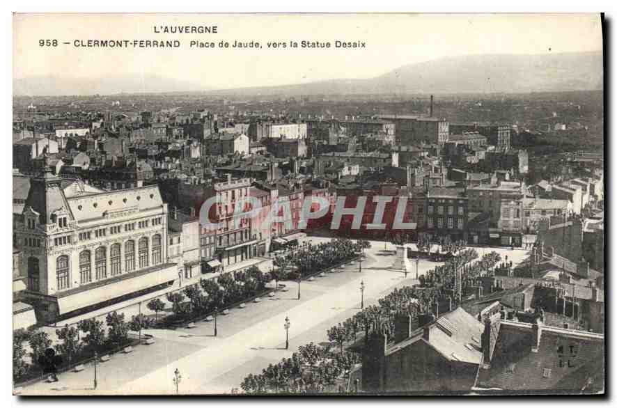 CPA L'Auvergne Clermont Ferrand Place de Jaude vers la Statue Desaix 