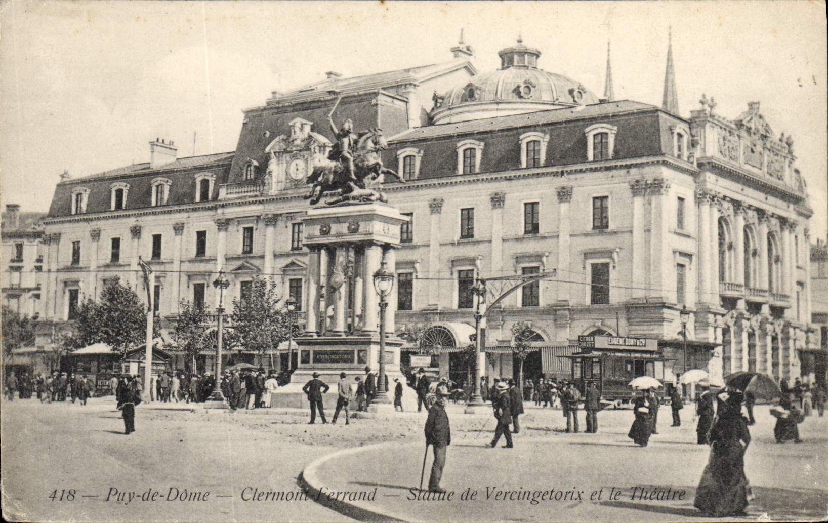 CPA P de D Clermont Ferrand Statue de Vercingetorix et le Theatre 
