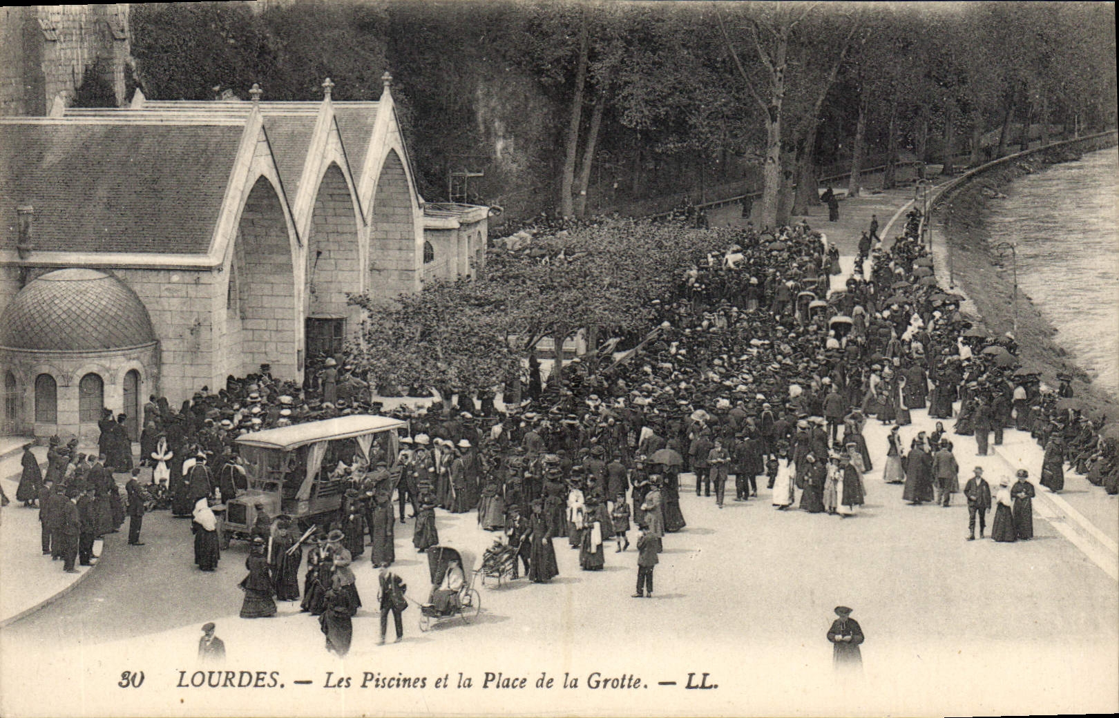 CPA Lourdes Les Piscines et la Place de la Grotte 