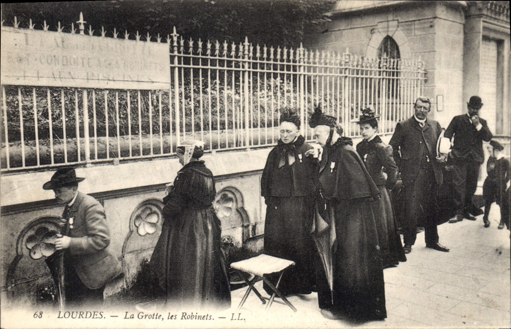 Lourdes — La Grotte, les Robinets — LL.