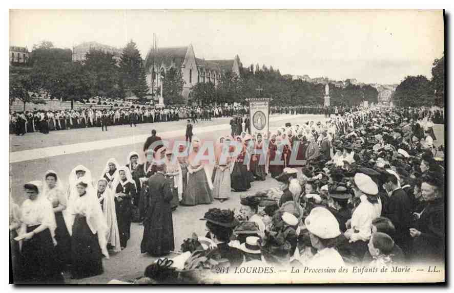 CPA Lourdes La Procession des Enfants de Marie 