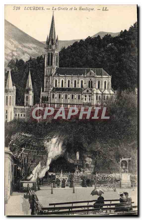 CPA Lourdes La Grotte et la Basilique 