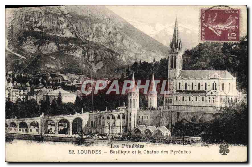 CPA Les Pyrenees Lourdes Basilique et la Chaine des Pyrenees 