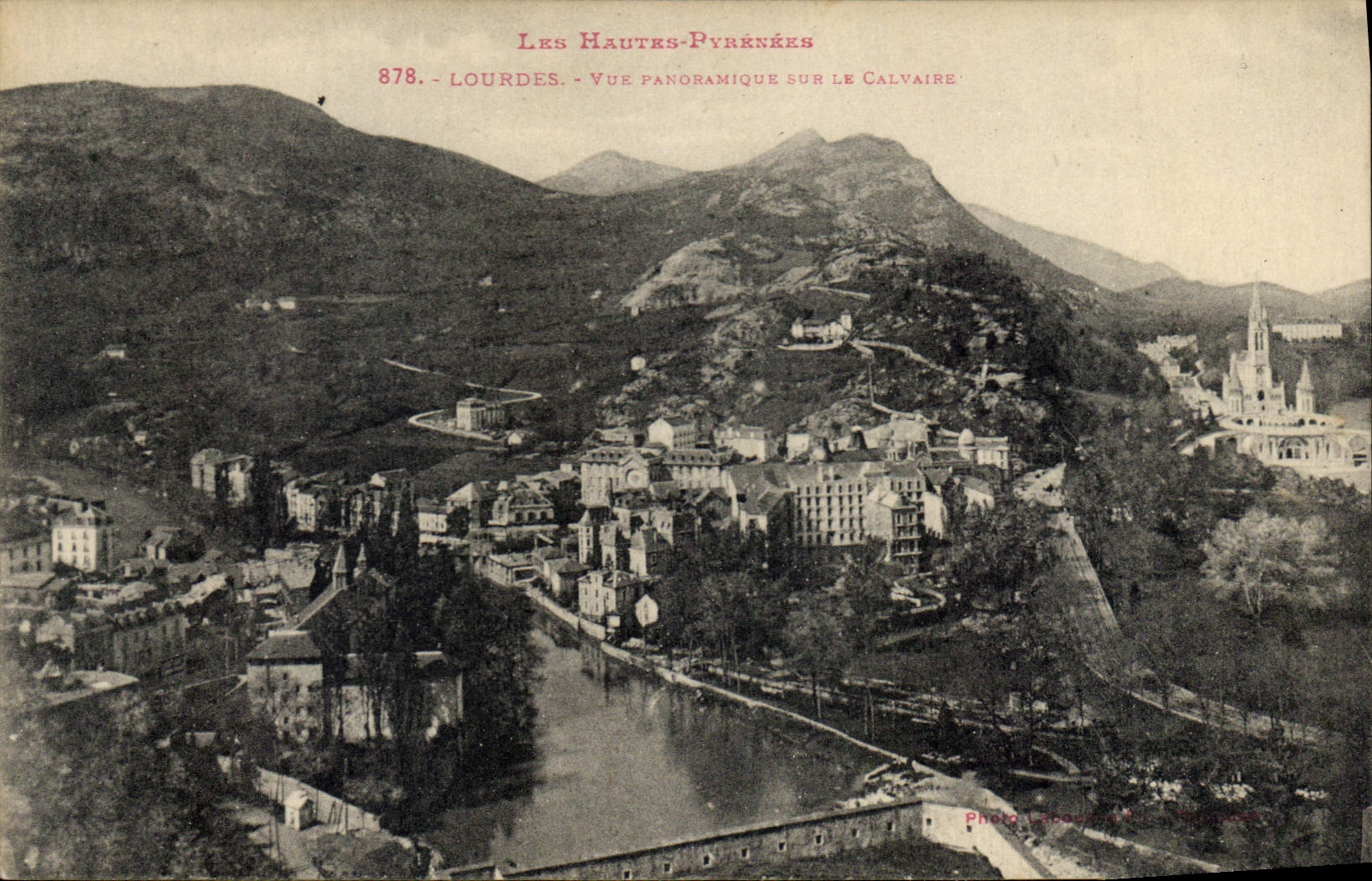CPA Les Hautes Pyrenees Lourdes Vue Panoramique sur le Calvaire 