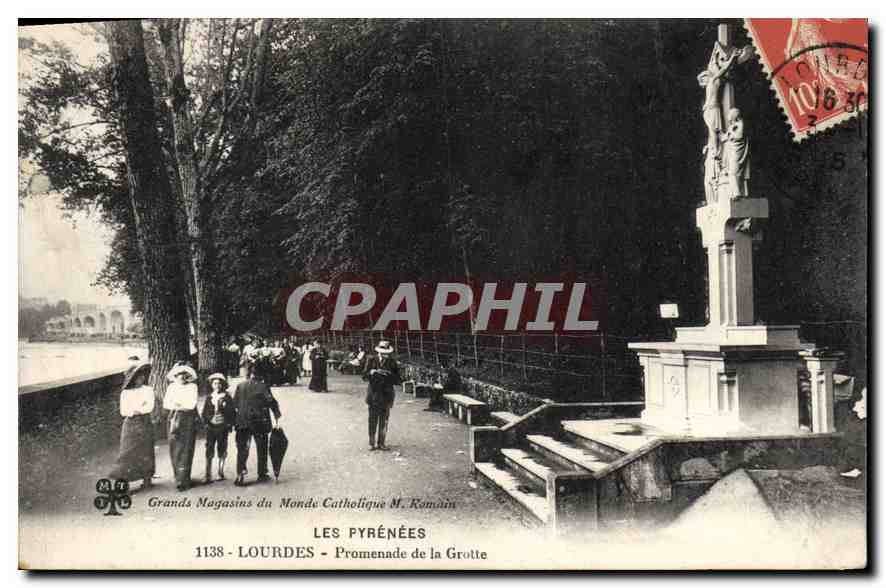 CPA Les Pyrenees Lourdes Promenade de la Grotte 