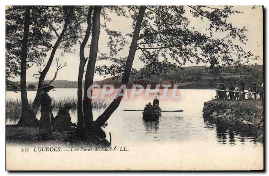 CPA Lourdes Les Bords du Lac 