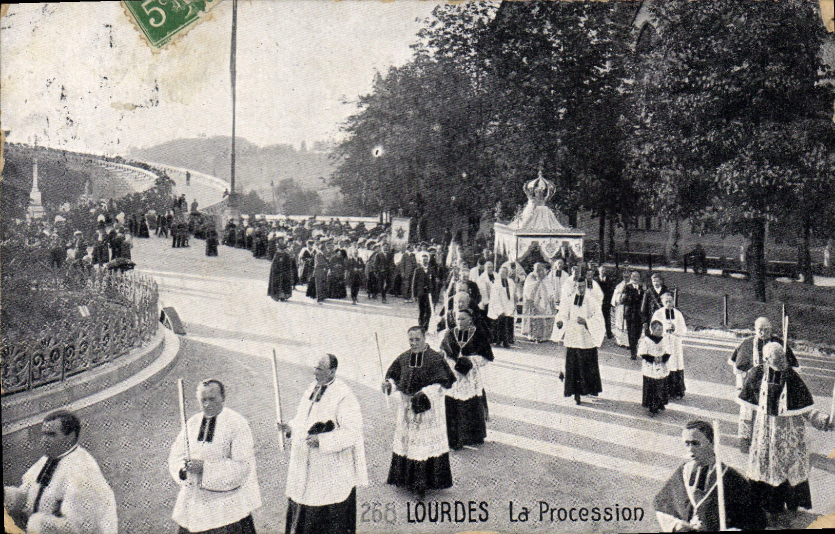 CPA Lourdes La Procession 