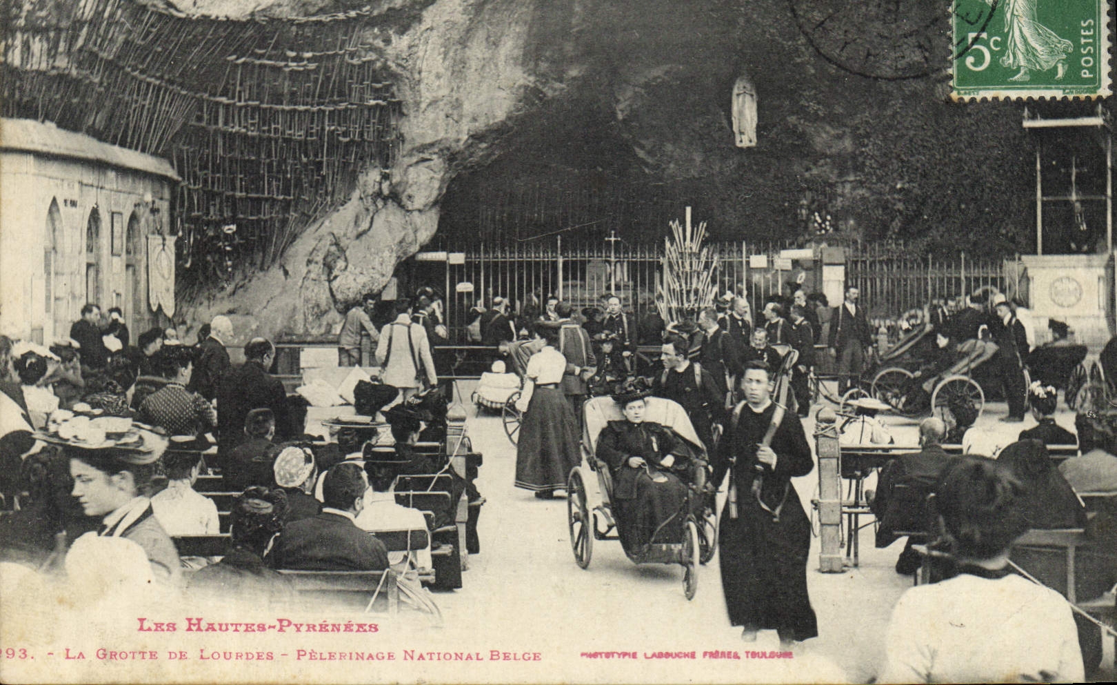 CPA Les Hautes Pyrenees La Grotte de Lourdes 