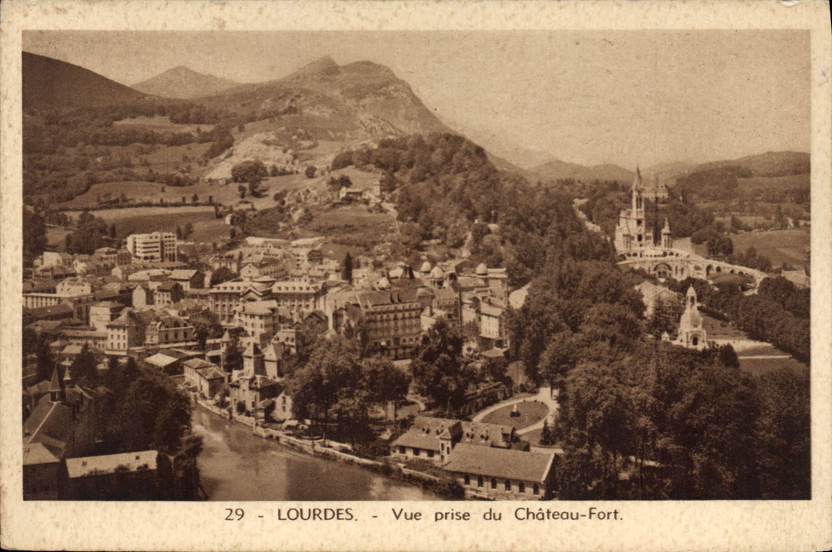 CPA Lourdes Vue Prise du Chateau Fort 