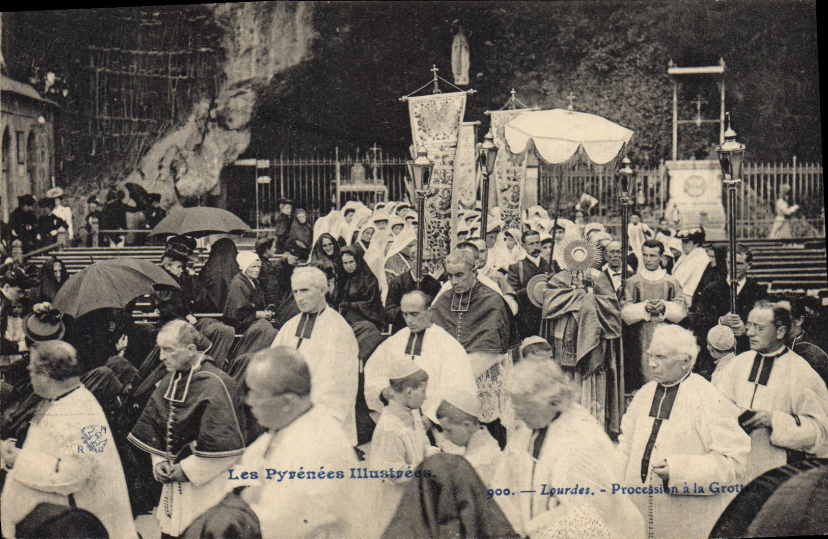 CPA Lourdes Procession a la Grotte 