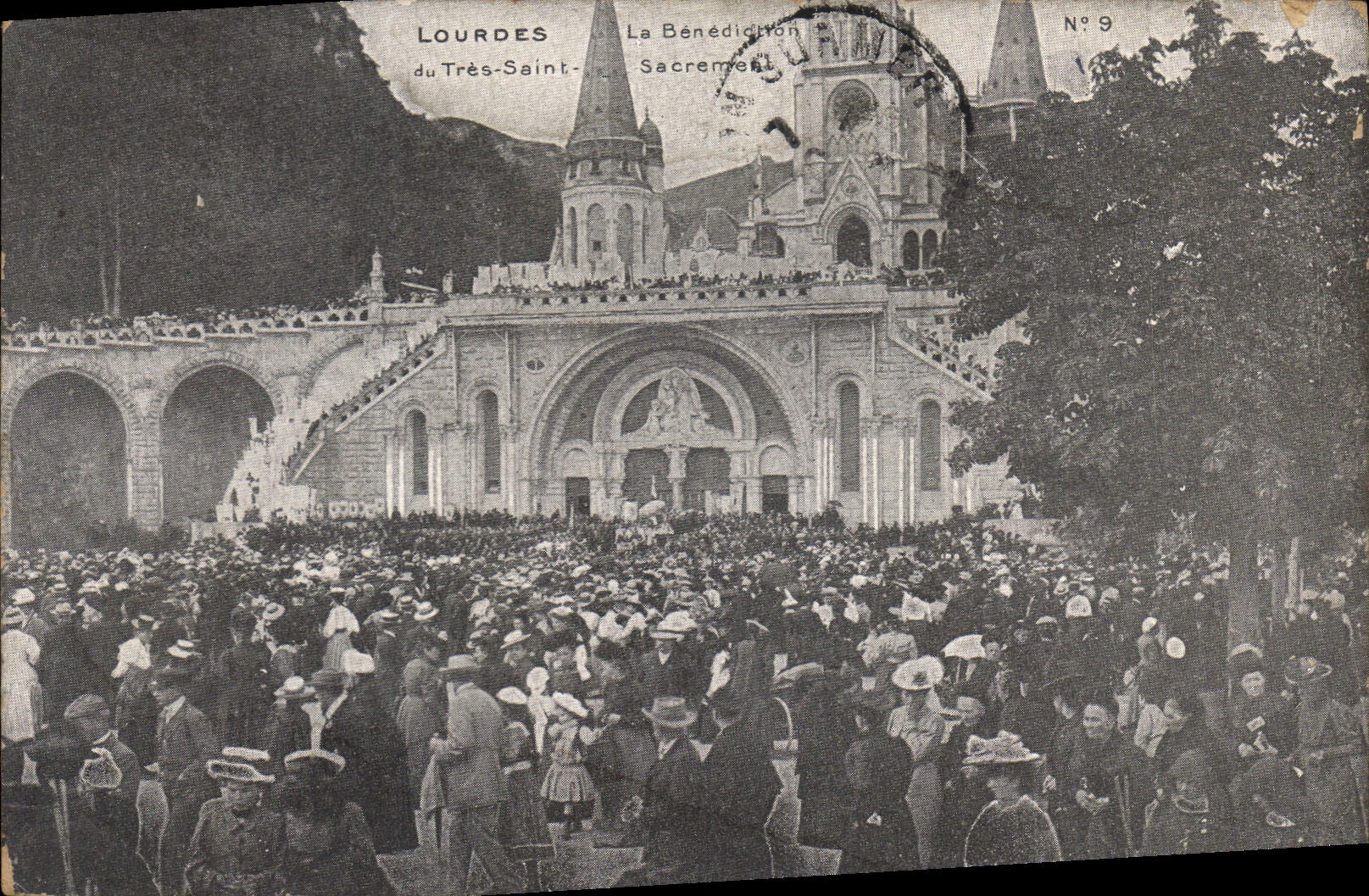 CPA Lourdes La Benediction du Tres St Sacrement 