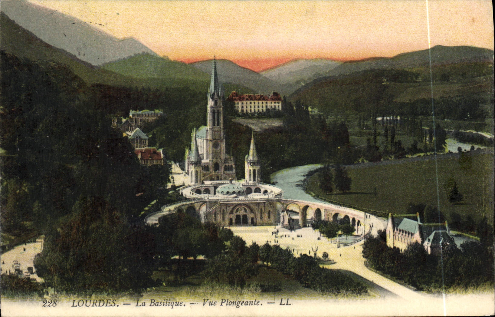 CPA Lourdes La Basilique Vue Plongeante 