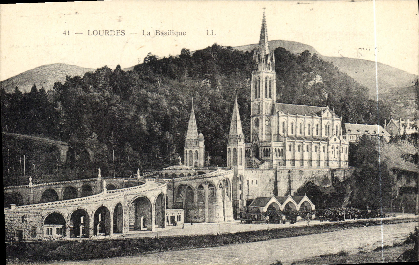 CPA Lourdes La Basilique 