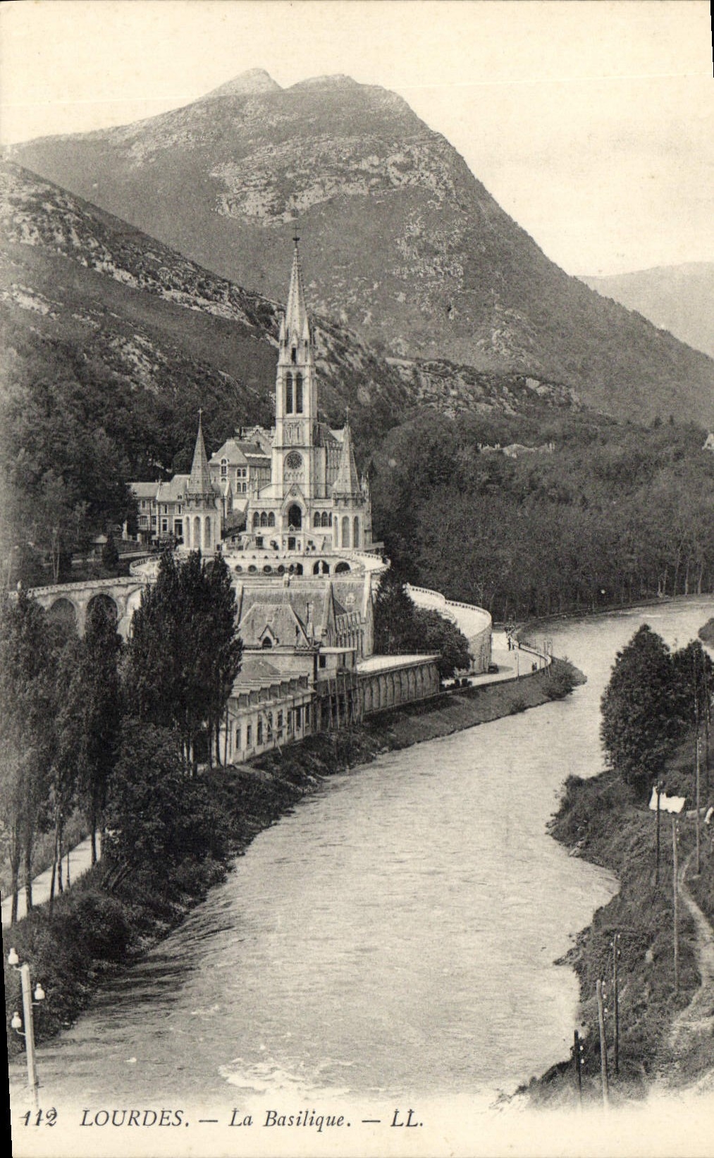 CPA Lourdes La Basilique 