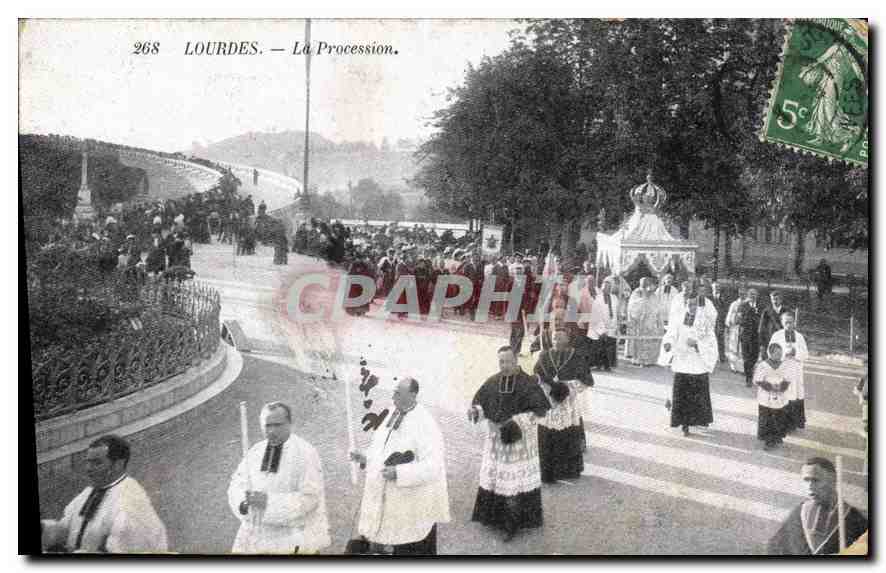 CPA Lourdes La Procession 