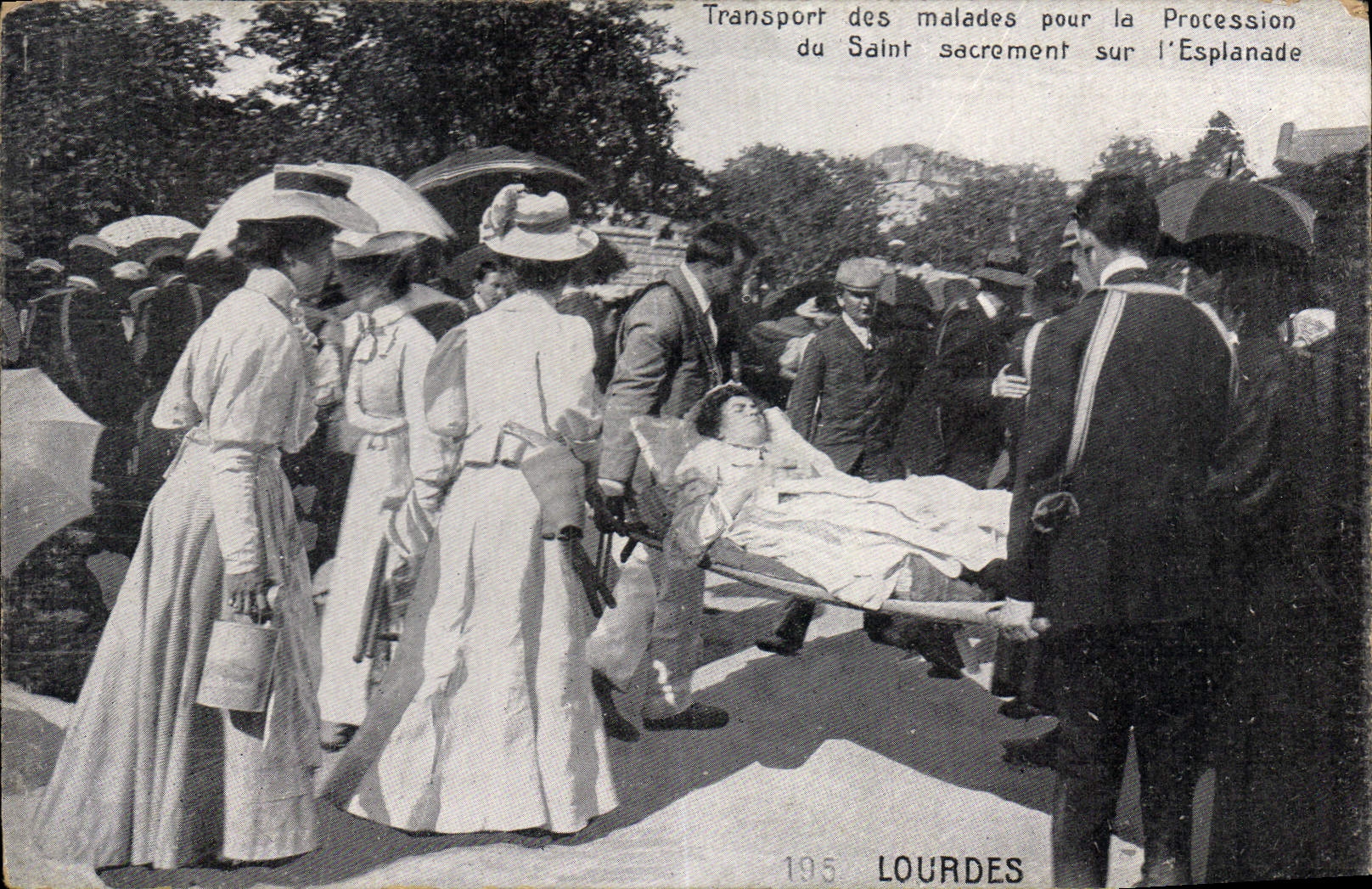 CPA Lourdes Transport des Malades pour la Procession 